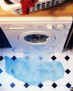 Rezervorul mașinii de spălat rufe curge