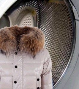 איך לכבס מעיל פוך במכונת כביסה