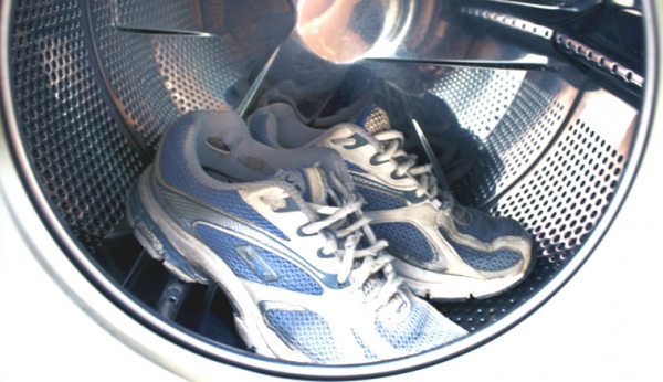 πλύσιμο παπουτσιών στο μηχάνημα