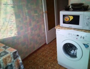 È possibile mettere un forno a microonde su una lavatrice?