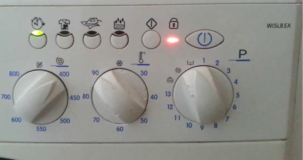 f08 på Ariston tvättmaskin utan display