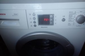 Klaidos kodas F21 Bosch skalbimo mašinoje su ekranu