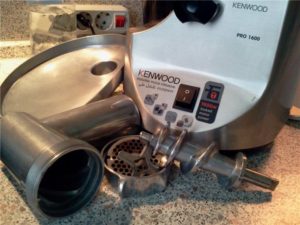 Как да почистите месомелачка след измиване в съдомиялна машина
