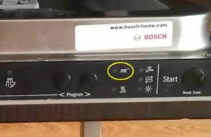 A luz da escova pisca na máquina de lavar louça Bosch