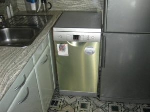 Ar prie šaldytuvo galima pastatyti indaplovę?