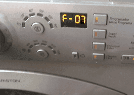 Klaida F07 „Ariston“ skalbimo mašinoje