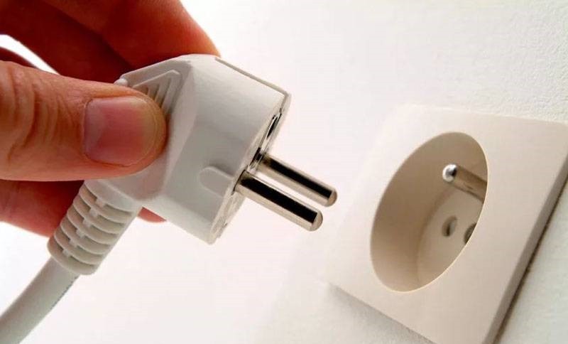 unplug the machine's power cord from the outlet and wait 15-20 minutes
