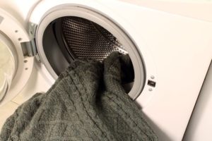 Как да перете пуловер в пералня