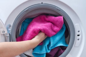 Kaip skalbti rankšluostį skalbimo mašinoje, kad jis būtų minkštas?
