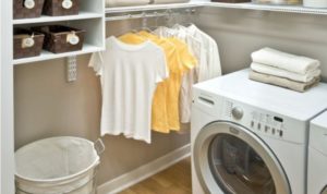 Kako staviti perilicu rublja u garderobu