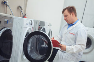 Cum se efectuează o examinare independentă a unei mașini de spălat?