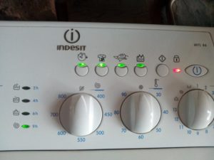 Codes d'erreur pour la machine à laver Indesit basés sur un indicateur clignotant