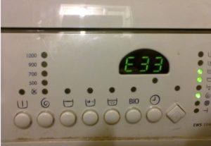 Klaida E33 Electrolux skalbimo mašinoje