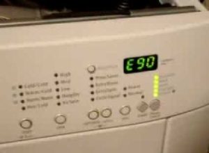 Kļūda E90 Zanussi veļas mašīnā