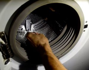 De ce tamburul atârnă într-o mașină de spălat LG?