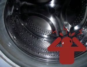 Indesit skalbimo mašinoje girgžda būgnas
