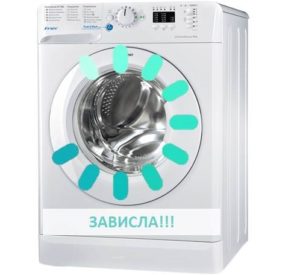 Mașina de spălat Indesit îngheață în timpul clătirii