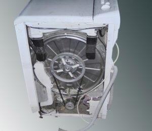 Het apparaat van de Indesit-wasmachine met verticale belasting