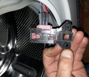 Comment vérifier la serrure d'une machine à laver Indesit