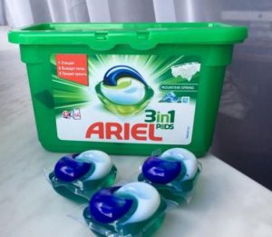 Como usar as cápsulas de lavanderia Ariel 3 em 1?