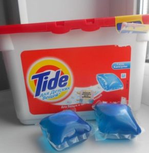 Cum se utilizează capsulele de spălat Tide