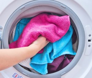 Mikrošķiedras mazgāšana veļasmašīnā