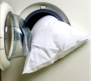 Ortopēdiskā spilvena mazgāšana veļas mašīnā