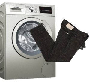 Juodų džinsų skalbimas skalbimo mašinoje