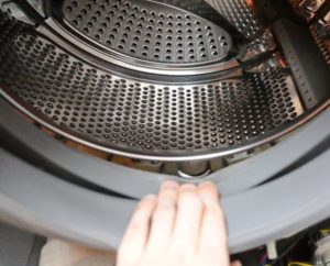 How to remove the drum from a Samsung washing machine?