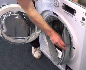 Comment retirer le brassard du tambour d'une machine à laver Samsung