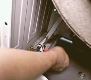 Replacing shock absorbers on an Ariston washing machine