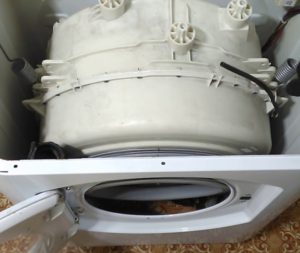 How to replace the tank in an Ariston washing machine with your own hands?