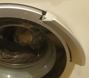 Comment ouvrir une machine à laver Bosch si la poignée est cassée