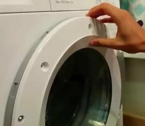Hvordan åbner man en Atlant vaskemaskine, hvis den er låst?