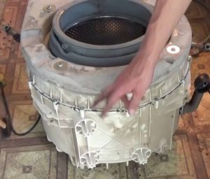 How to remove the drum in an Atlant washing machine?