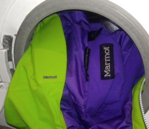 Kaip skalbti holofiberinę striukę automatinėje skalbimo mašinoje?