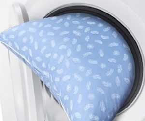 Vai ir iespējams mazgāt bērnu ortopēdisko spilvenu veļas mašīnā?