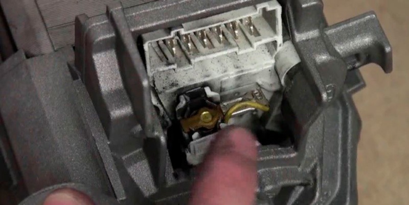 substituindo escovas do motor