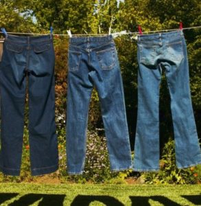 Comment sécher rapidement un jean après le lavage