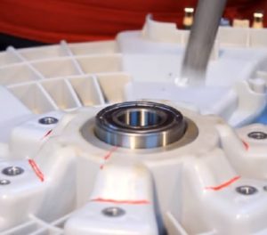 Comment remplacer un roulement dans une machine à laver LG à entraînement direct ?
