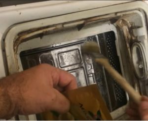 Comment nettoyer une machine à laver à chargement par le haut