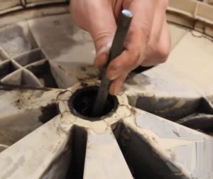 Comment retirer un roulement coincé sur un tambour de machine à laver