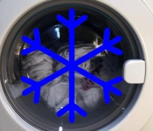 Basuh dalam air sejuk dalam mesin basuh