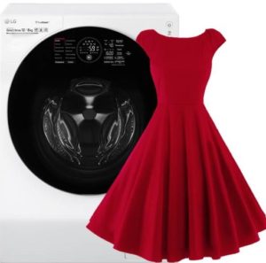 Lavando um vestido em uma máquina de lavar