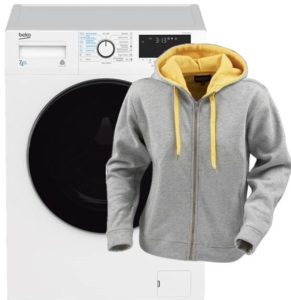 Ein Sweatshirt in der Waschmaschine waschen