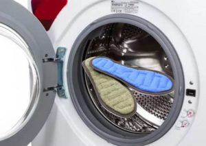 Einlegesohlen in der Waschmaschine waschen