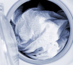 Como colocar corretamente a roupa de cama na máquina de lavar