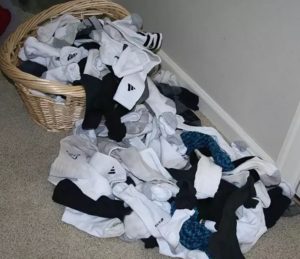 Czy w pralce można prać majtki i skarpetki?