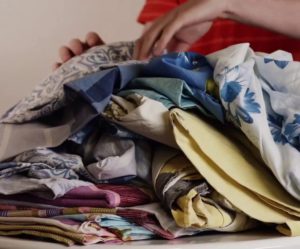 Kolik sad ložního prádla můžete dát do pračky?