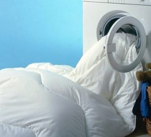 Пране на двойно одеяло в пералня